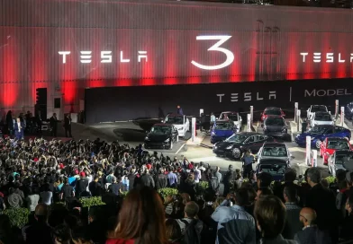 Tesla : Elon Musk veut réduire la voilure